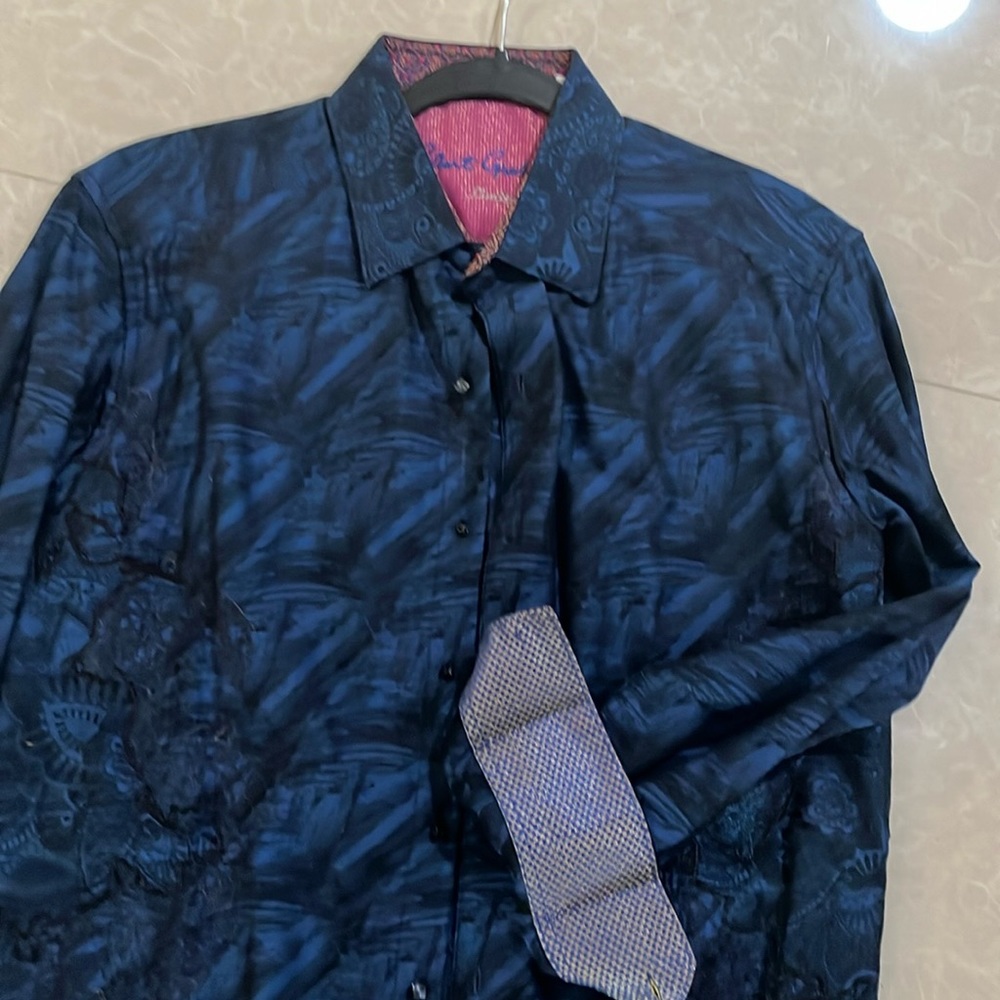 Robert Graham limited edition embroidered shirt beautiful!
